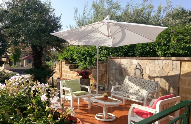 Seaside villa, with pool and beaches. On request, chef, staff & cooking class