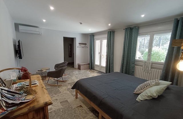 Seasonal rental in pine forest on Provence 35 m2