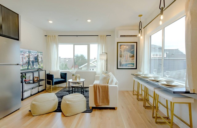 Seattle Charm|Near University|3 BR|W&D|WIFI