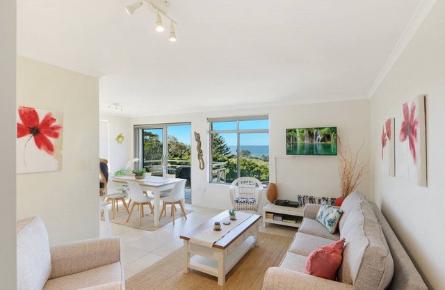 Seaview 12 - Pete & Kaz's - Modern Apartment