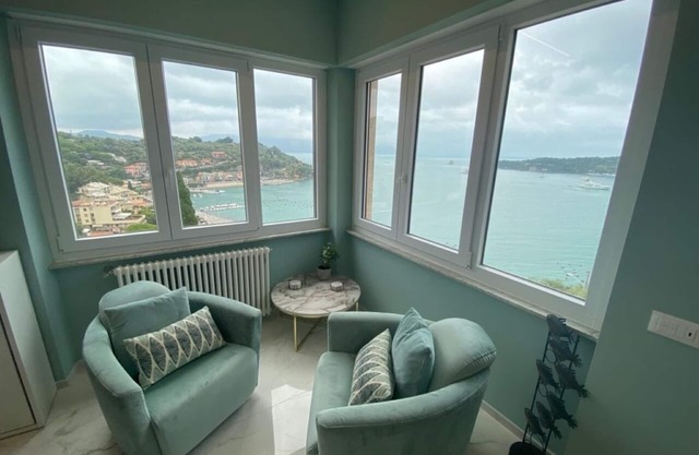 Seaview Penthouse apartment with endless views and spectacular sunrises