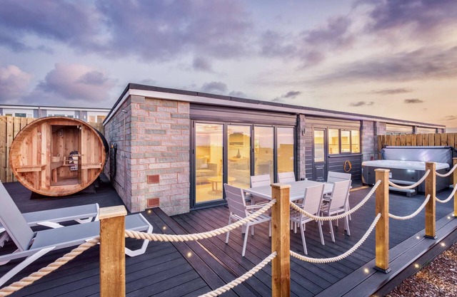 Seaview Three Bedroom Residence with Hot Tub and Sauna