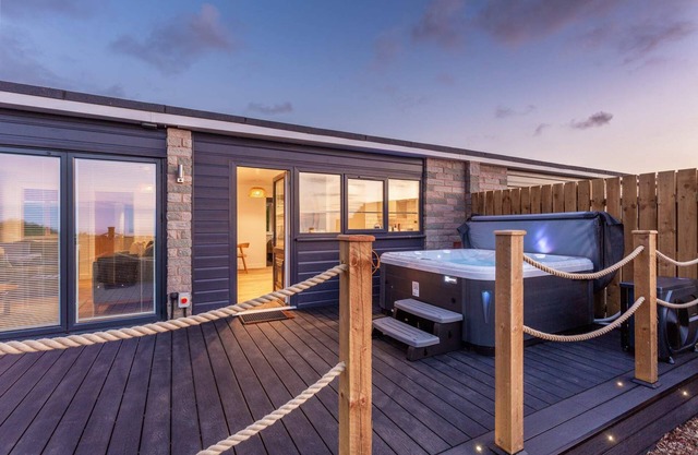 Seaview Three Bedroom Residence with Hot Tub