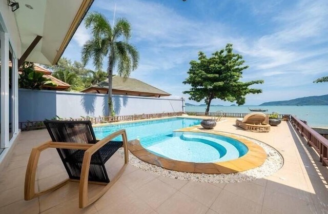 SeaView Villa Private Pool Table V195