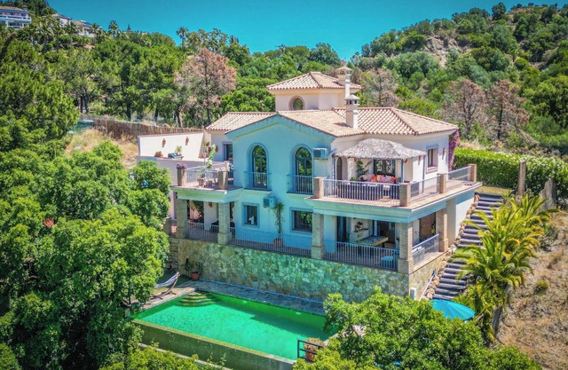 Secluded and Unique Villa With Infinity Pool in Peaceful Location