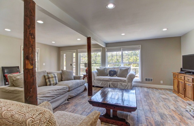 Secluded home with WiFi, outdoor pool & firepit - minutes to downtown