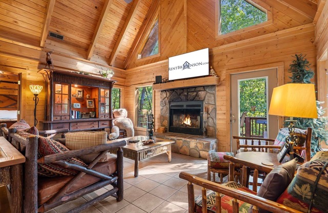 Secluded, HotTub, Jet bathtubs, Woods, Near Big Cedar & Shows-Firepit -CarCharger