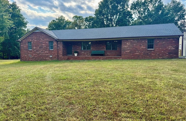 Secluded House close to MSU and KY Lake! 30x40 Garage