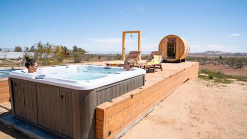 Secluded-jt-spa-pool-firepit-sauna-game Room!