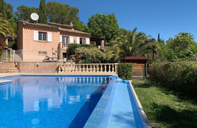 Secluded Large Villa With Large Fabulous Pool And Grounds, sleeps 11