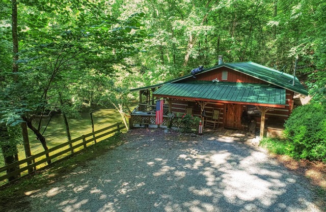 Secluded Riverfront Cabin Sounds of the River Screened Porch Gazebo Hot Tub