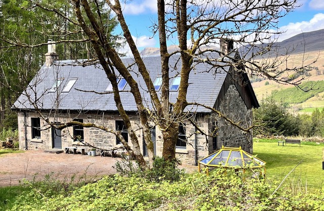 Secluded traditional and stylish detached cottage set in a National Park