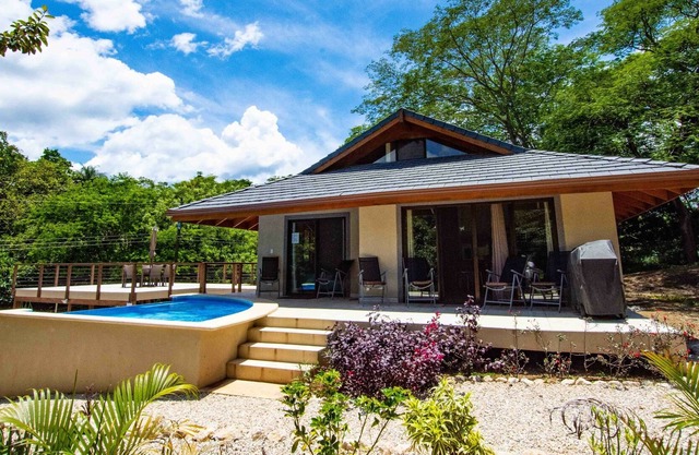 Secluded, Tranquil and Surrounded by Nature. 3/3 home with pool