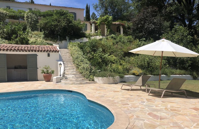Secluded villa close to St Tropez, with pool & tennis (newly renovated)