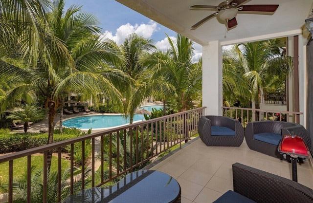 Second Floor Breezes - Beach Club Access - Terrace w/Grill - Walk to Shops & Restaurants