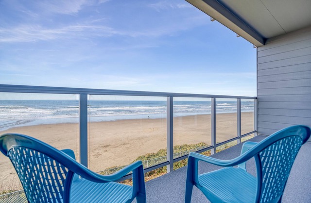 Second-Floor Oceanfront Condo Has Spectacular Views of Newport’s Nye Beach!