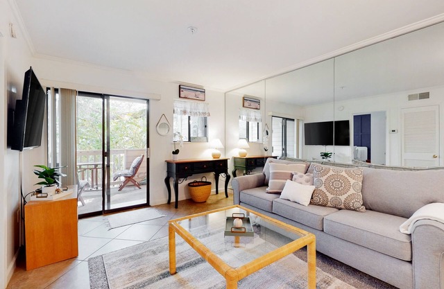 Second-floor villa with multiple pools, hot tub, gym, tennis & beach access