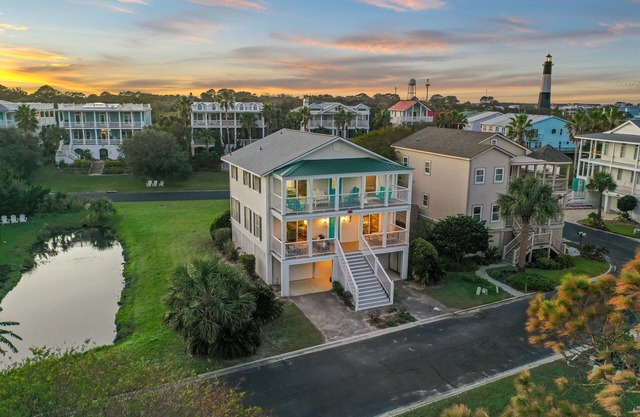 Seconds to the Sea, Ocean views, Heated Pool Access