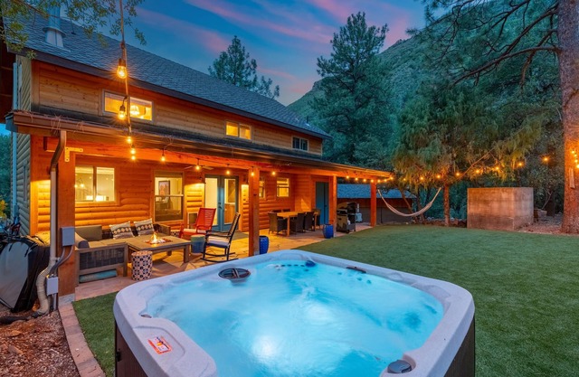 Sedona Hideaway Luxury 4BR w/Hot Tub & Canyon Views