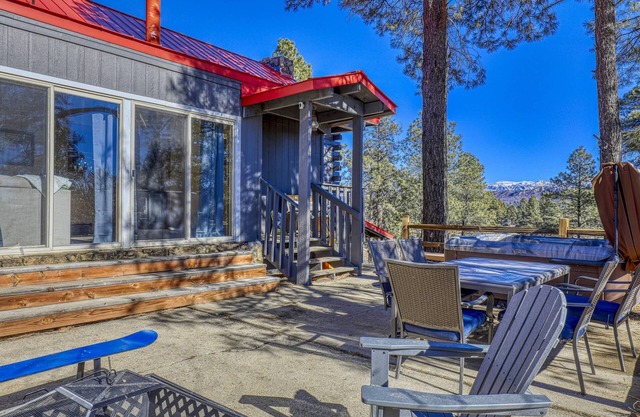 See Fall's Changing Colors! Secluded Cabin: Hot Tub, Pet-Friendly, Stunning Views, Starlink Wifi