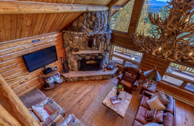 See Fall's Changing Colors! Epic Mountain Cabin on 5 Acres, Hot Tub, Fireplace, 5 Minutes to Town!