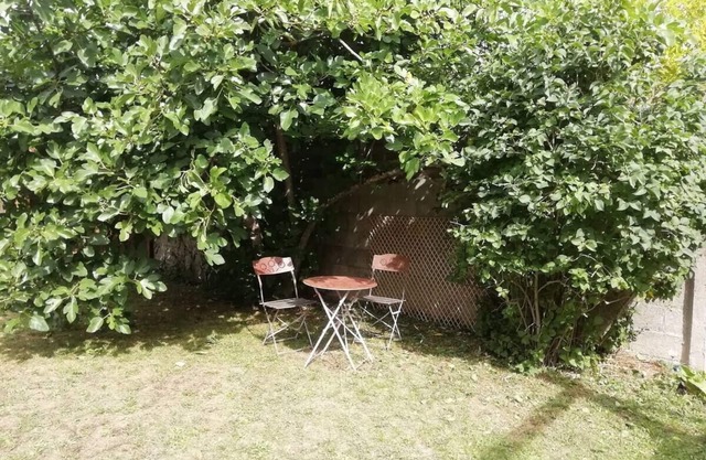 Self-contained studio with garden near Fontainbleau