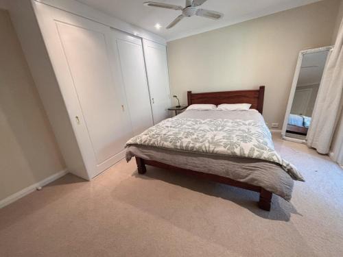 Self-contained unit in Wahroonga