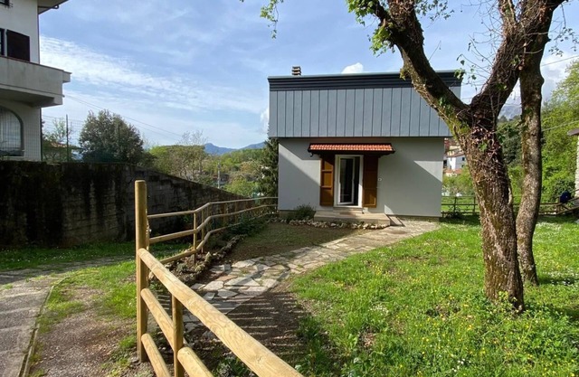 Semi-detached house with garden for families, between the sea and the Apuan Alps