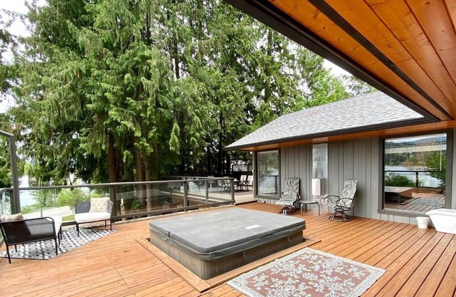 Semi-waterfront Lake House