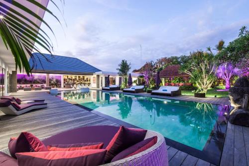 Seminyak Luxueuse Villa 61 Br 18 Personnes