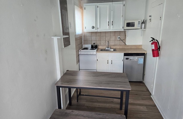 SeniorWeek, Soccer Team,Dance Team Hot Spot! 18 to rent Sleeps 30!