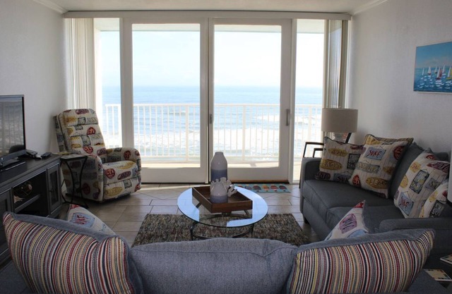 Sep/Oct Discounts Available -SPECTACULAR OCEANFRONT, 3-Separate Private Bedrooms