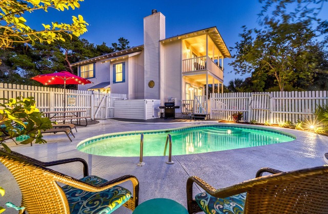 Sept-Oct Reduced!*Private Pool*Firepit*Beach Svc!