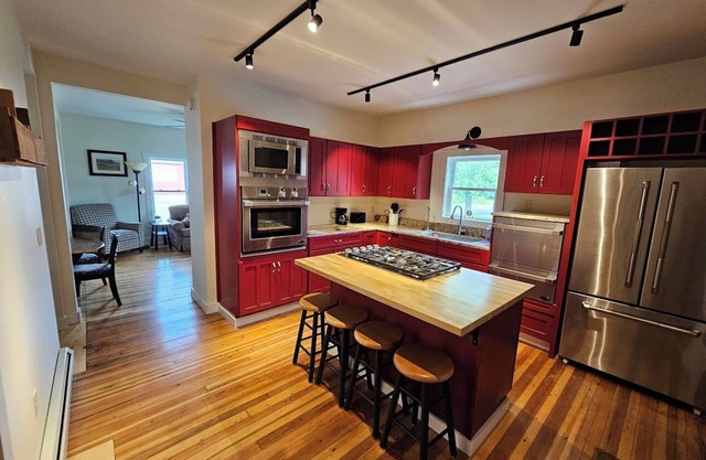 Serene 2-3-bedroom apartment in Vassalboro. Fully furnished