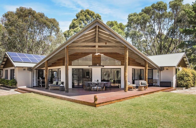 SERENE AND SECLUDED RURAL ESCAPE BOASTING PANORAMIC BUSHLAND VISTAS