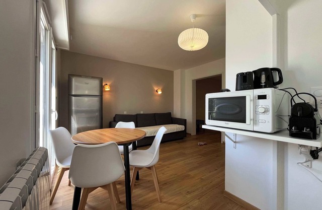 Serene & bright T1 bis 500m from Thermes – relax, recharge & feel at home