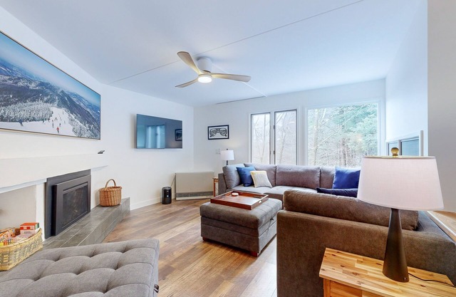 Serene condo near shuttle to slopes with pools, sports courts, & hot tub