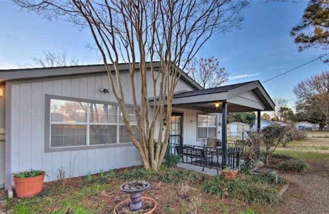Serene Home w/Yard on Cedar Creek Lake