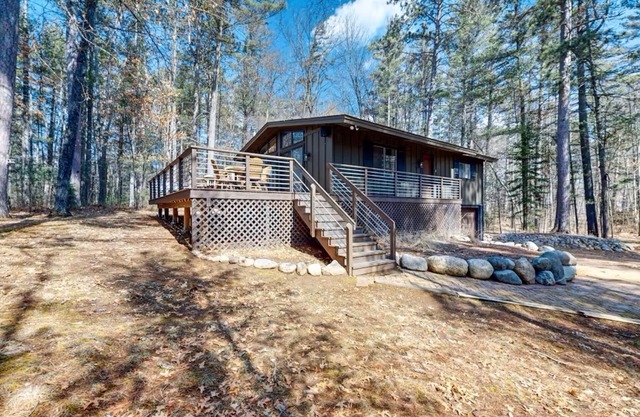 Serene house near golf with furnished deck, firepit, board games & washer/dryer