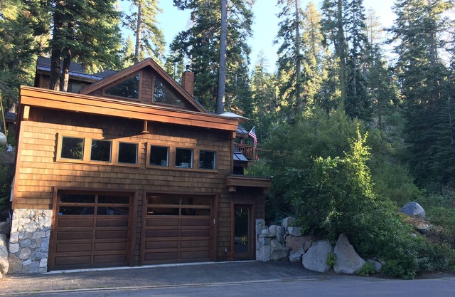 Serene Mountain Retreat in Alpine Meadows – Minutes from Tahoe Palisades