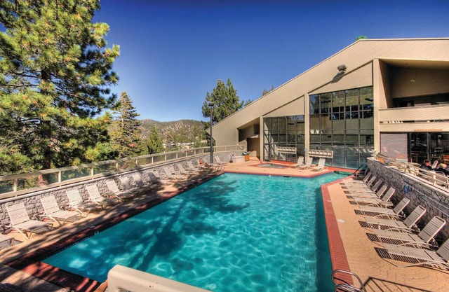 Serene Resort w/15 Hot Tubs Near Heavenly Mountain – Soak in Mountain Views
