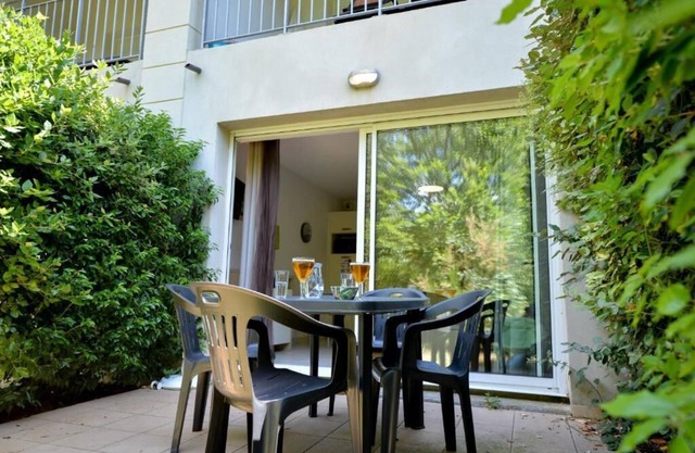 Serene Retreat Near Carcassonne: Apartments with Kitchen, Seasonal Pool, & Wi-Fi