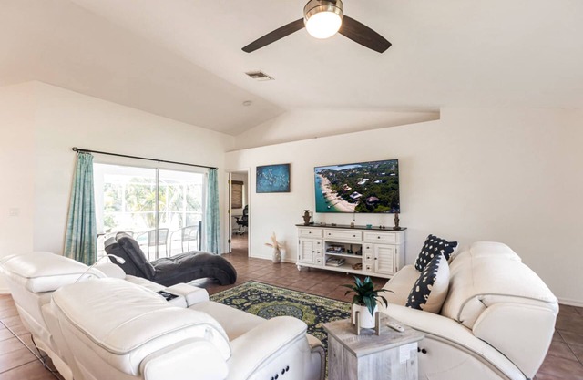 Serene retreat with heated pool, family and dog friendly, close to Gulf, WIFI