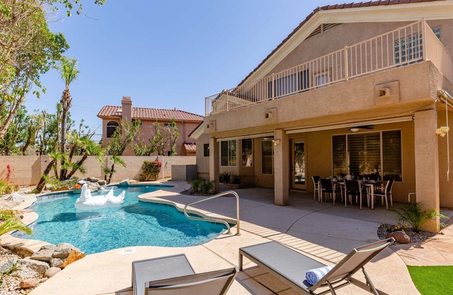 SERENE SCOTTSDALE - PRIVATE POOL AND PUTTING GREEN