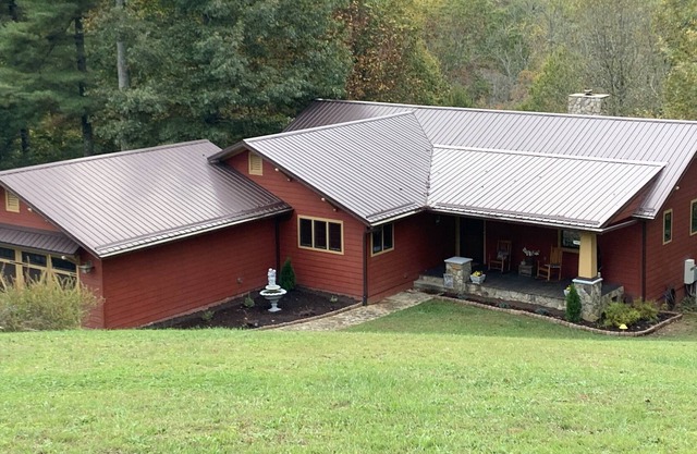 Serenity Mountain Manor 3BR-2-1/2BA 7 acres bordered by gorgeous mountain stream