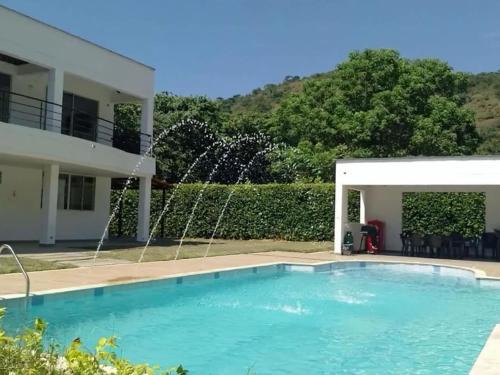 Serenity Poolside Retreat in Santa Fe Villa Bonita