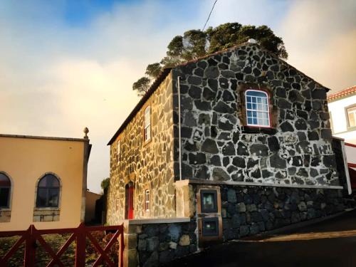 Serreta Island Home