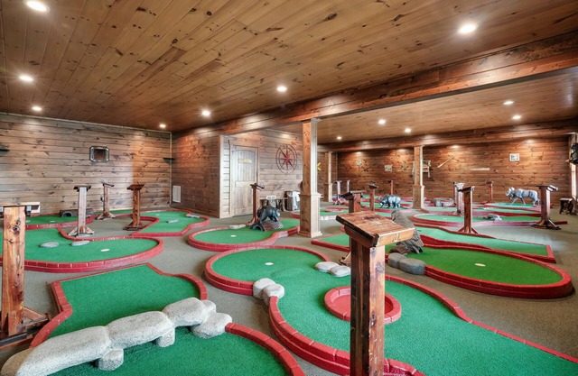 Sevierville - Mountain Golf Lodge - 8 Bdrms.
