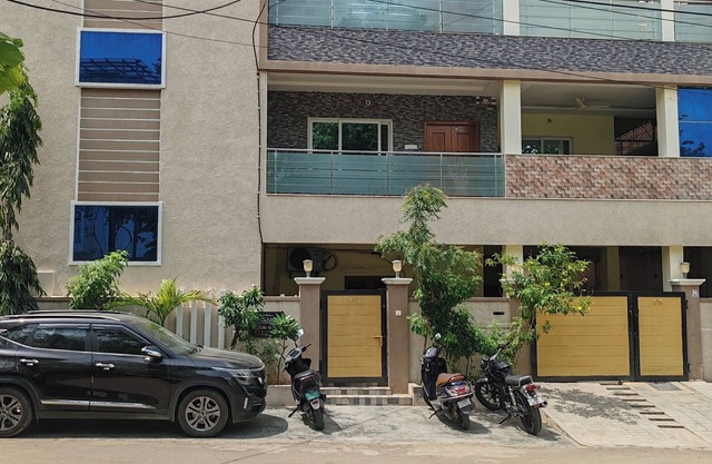 Shaiks Home Stay-8 Charming villa with AC in Sainikpuri