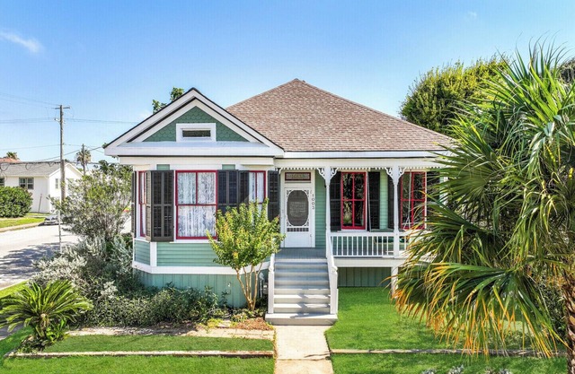 Shamrock Sea Bungalow-Historic East End Home sleep 10 Guests-UTMB,Strand, Beach